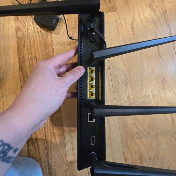 ASUS RT-AC87U AC2400 4x4 Dual Band Wireless Wi-Fi Gigabit Router 2.4GHz 5.0GHz - Picture 3 of 6